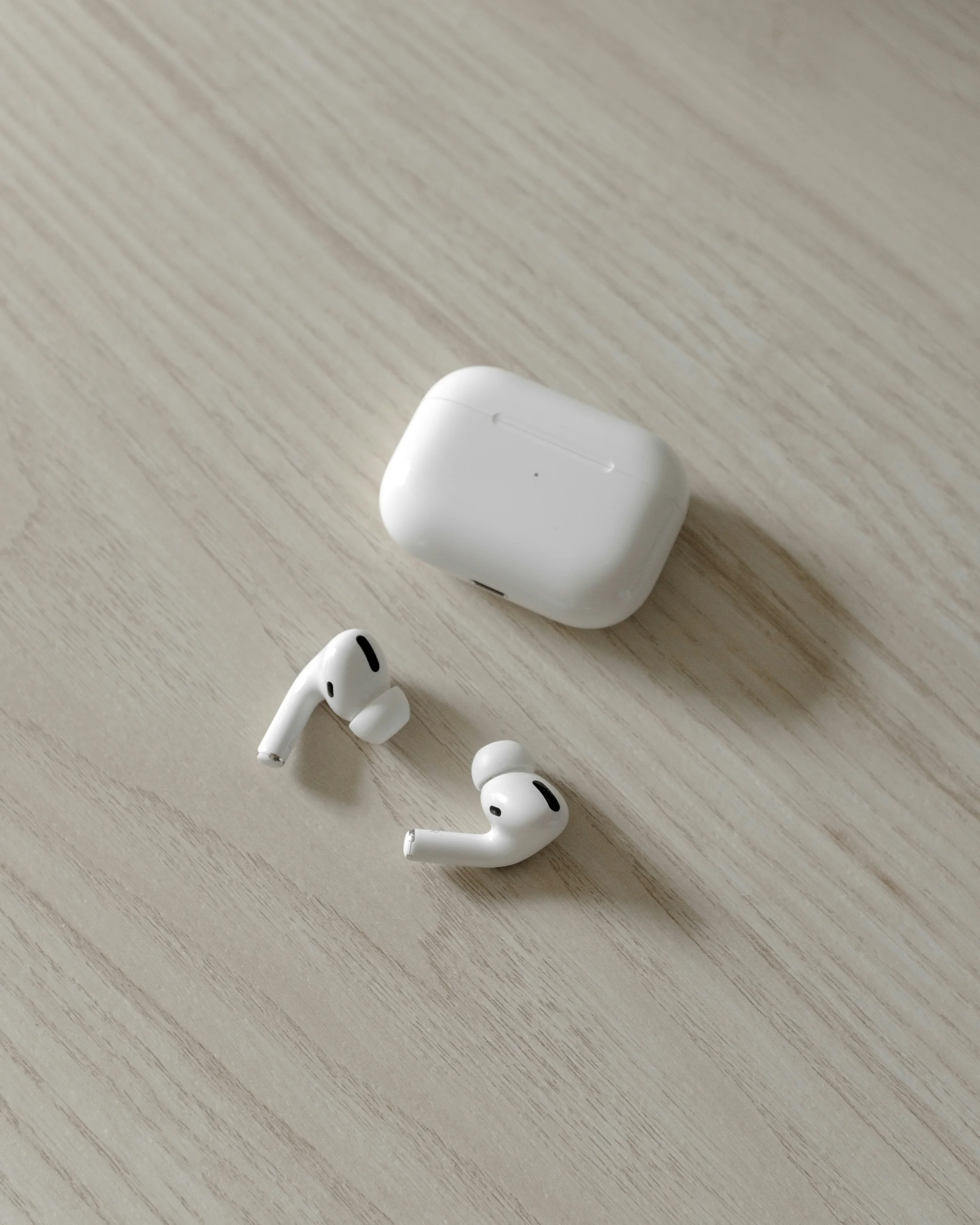 1772149474_airpods.webp